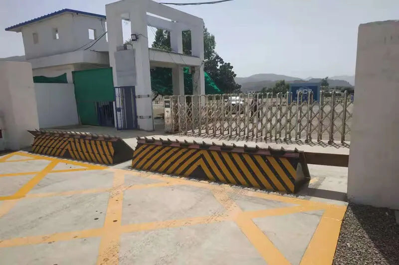 油庫翻板路障機